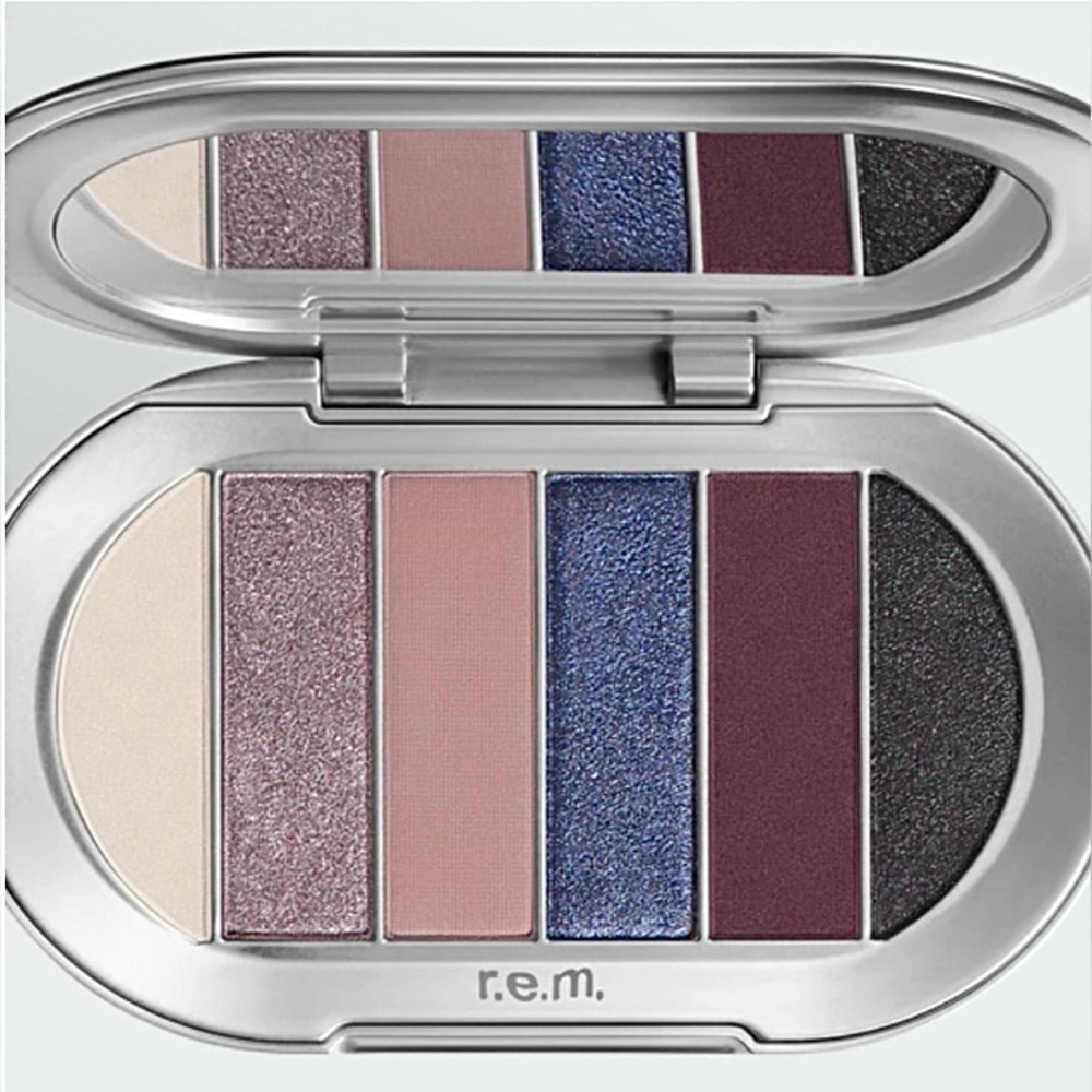$20 MAKE UP PALLETS - Picture 10 of 10
